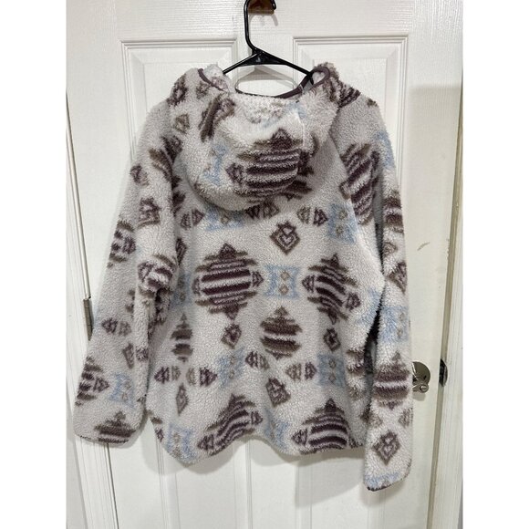 This is an Avalanche Outdoor Supply Co. fleece jacket. - Picture 3 of 3